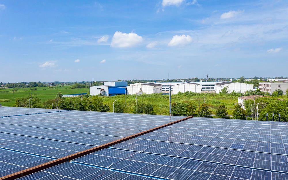 物流绿色转型：太阳能物流车投入使用​